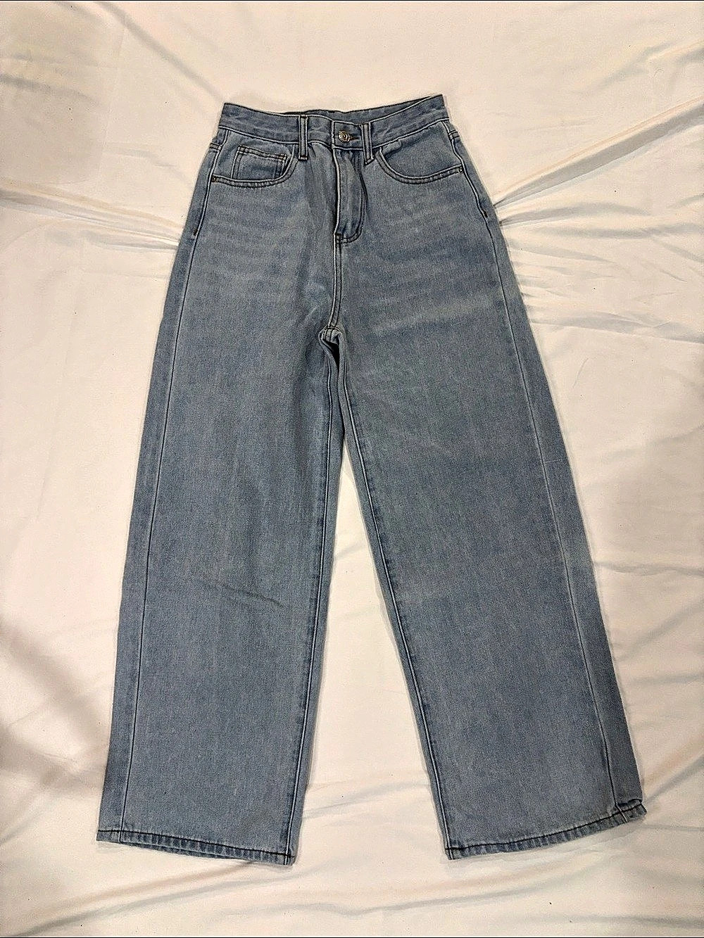 Women's Straight Leg Jeans in Blue